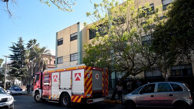 Tres estudiantes resultaron quemados al fallar un experimento en una clase de química en el colegio Cristo Rey.