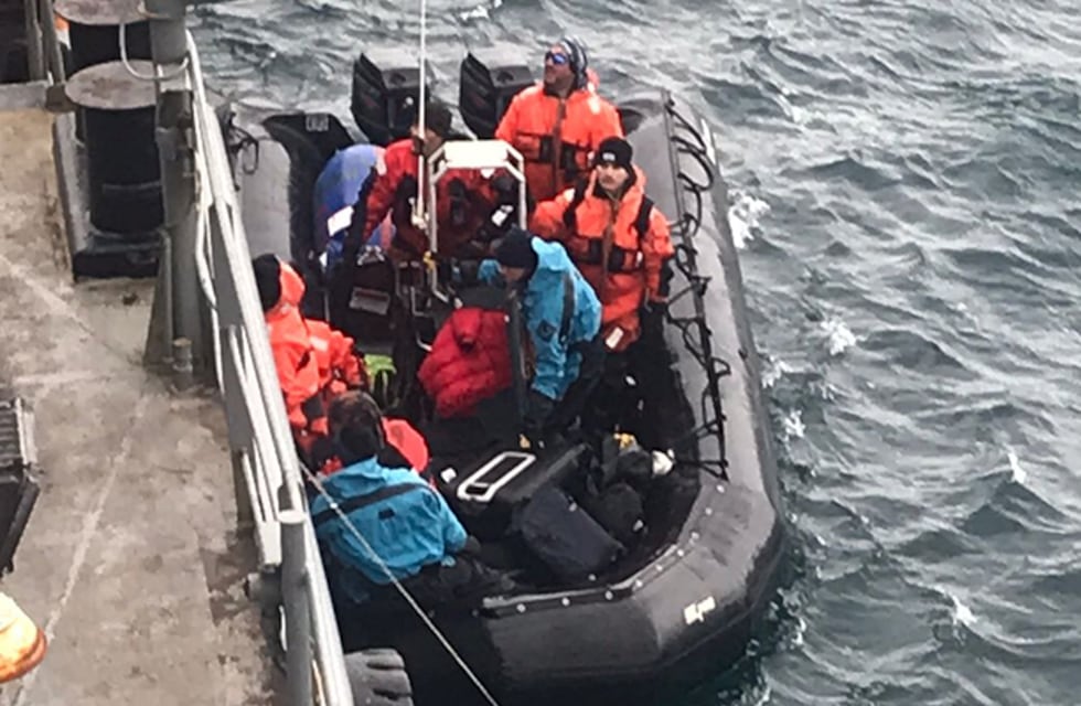 En la Antártida, navegantes fueron asistidos por personal de la Armada Argentina