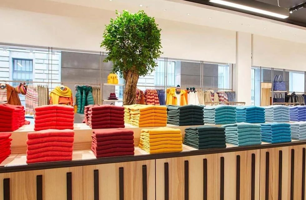 Una de las marcas de ropa más conocidas, cerca de su final: anunció el cierre de 400 tiendas en el mundo