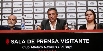 Ignacio Astore, presidente de Newell's Old Boys, explicó la situación institucional del club a través de una conferencia de prensa. (@Newells)
