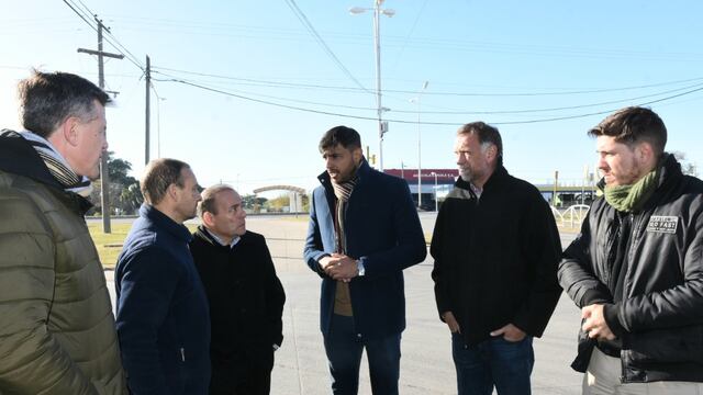 Recorrida de funcionarios presentando las cámaras de seguridad instaladas en el área industrial