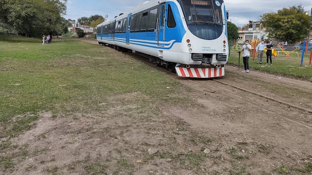 Así llegó este lunes, la primera formación "a prueba" a Valle Hermoso. (Foto: Municipalidad de Valle Hermoso).