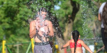 Vacaciones con altas temperaturas en el comienzo del verano. Isla de los Patos 20 diciembre 2021 foto Javier Ferreyra