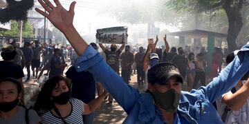 Manifestantes protestan contra las medidas del gobernador de Formosa, Gildo Insfrán. (AP/Nathaniel Caceres)
