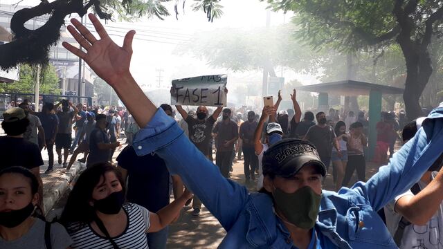 Manifestantes protestan contra las medidas del gobernador de Formosa, Gildo Insfrán. (AP/Nathaniel Caceres)