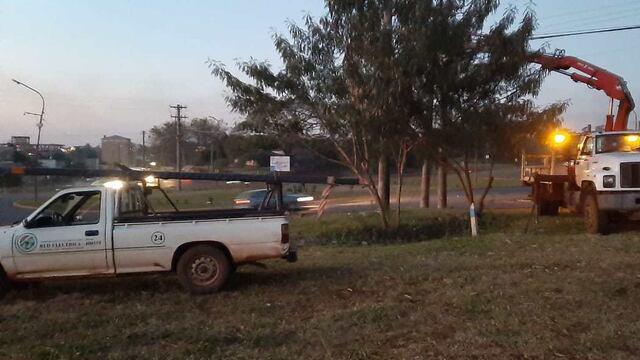 Oberá: un hombre incendió un poste de luz y gran parte de la ciudad terminó sin suministro.