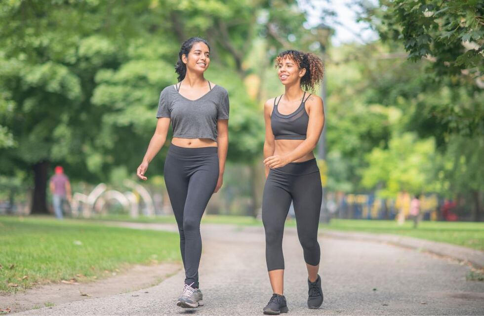 Estas son las 3 cosas que hay que hacer según Harvard para bajar de peso mientras caminas