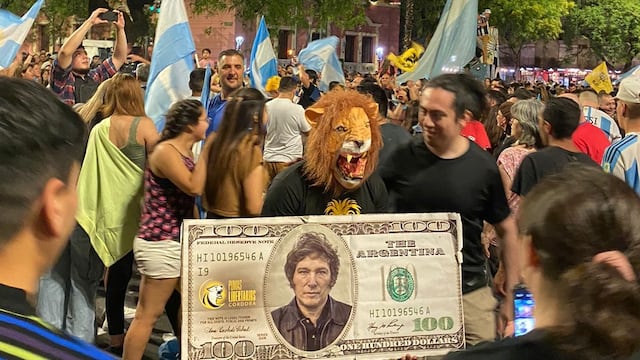 Leones en el Patio Olmos.