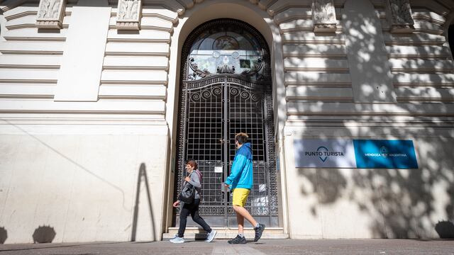 El edificio de calle San Martín 1143, donde funcionaba la vieja subsecretaría de Turismo será concesionado para transformarlo en un polo cultural. Ignacio Blanco/Los Andes