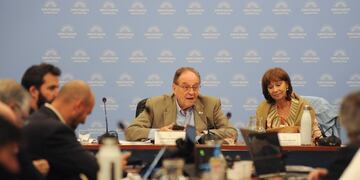 Carlos Heller, presidente de la Comisión de Presupuesto, en el debate de este miércoles (Foto: Federico López Claro)