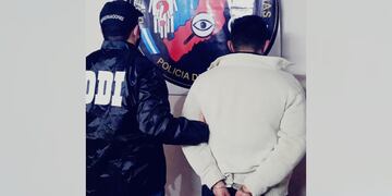 Un hombre fue detenido acusado de violar a su hijastra.