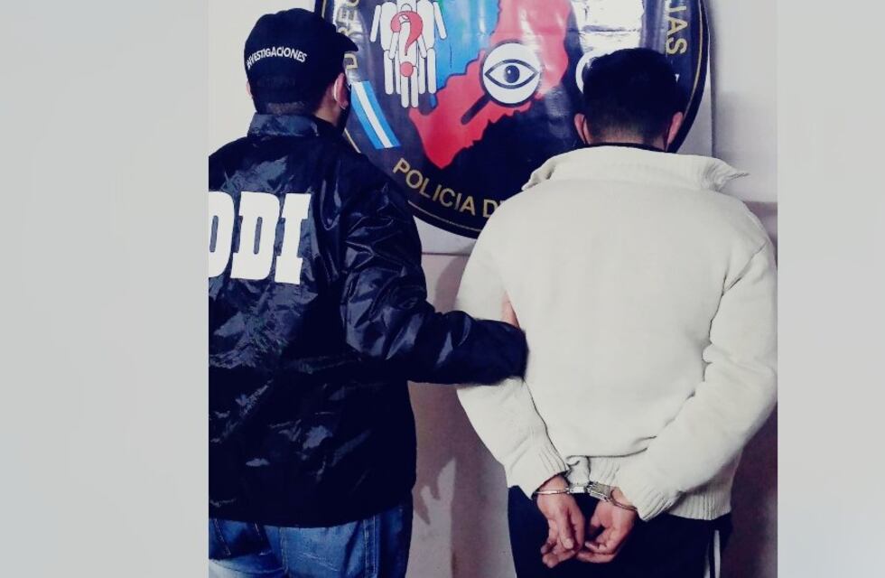 Un hombre fue detenido acusado de violar a su hijastra