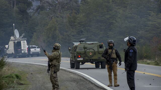 Comenzó el operativo de desalojo en Villa Mascardi.