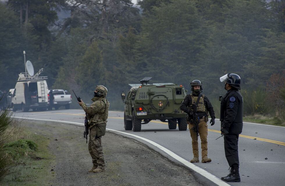 Comenzó el operativo de desalojo en Villa Mascardi: hay mujeres de la comunidad mapuche detenidas