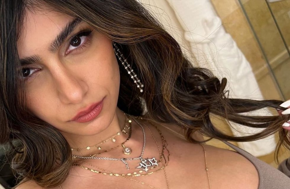 Mia Khalifa le pasó por encima a la censura en Instagram al lucir un vestido transparente y nada debajo