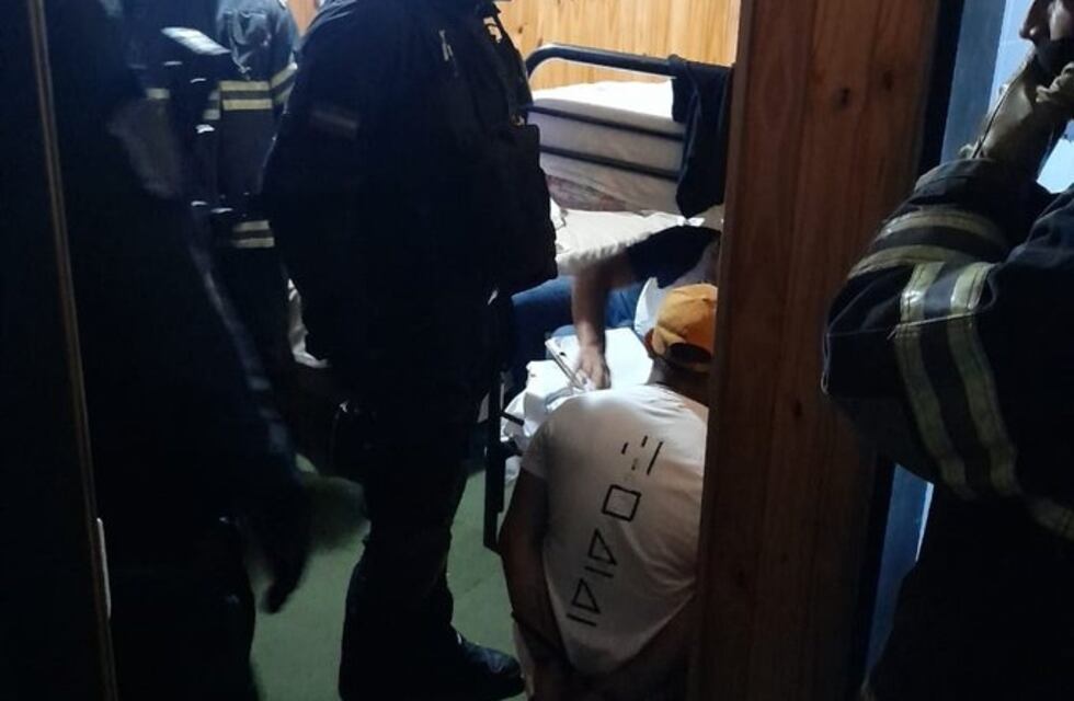 Secuestró a una mujer y su hijo en un cuarto de hotel de Villa Carlos Paz