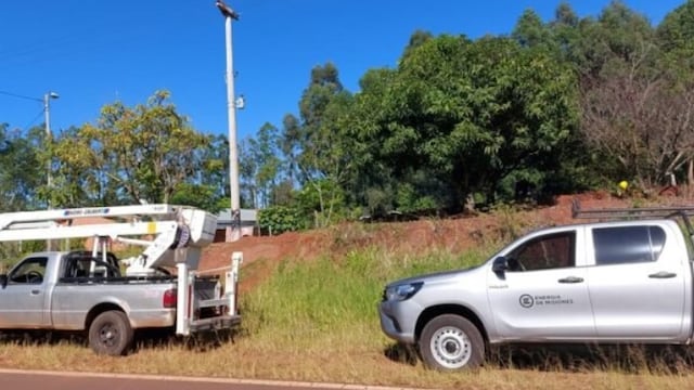 San Antonio: ejecutan obras de mejoramiento en el tendido eléctrico.