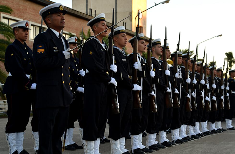 Puerto Belgrano: ingreso a los institutos de formación de la Armada Argentina