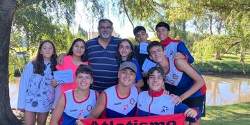El equipo de Atletismo de Luz y Fuerza cosechó 16 medallas en el torneo de Pista y Campo de Azul.