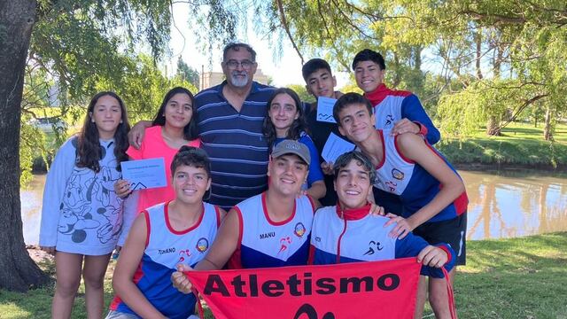 El equipo de Atletismo de Luz y Fuerza cosechó 16 medallas en el torneo de Pista y Campo de Azul.
