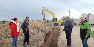 El intendente Carlos Sánchez recorrió el predio donde se construyen 120 viviendas