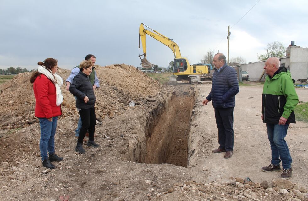 Tres Arroyos: El intendente Carlos Sánchez recorrió el predio donde se construyen 120 viviendas