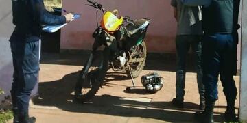 Una motocicleta y un auto con documentación apócrifa fueron secuestrados durante operativos viales.