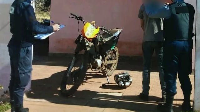 Una motocicleta y un auto con documentación apócrifa fueron secuestrados durante operativos viales.
