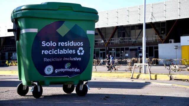 Uno de los tantos contenedores colocados en los laterales de la Terminal Mendoza para residuos reciclables. Gentileza MG