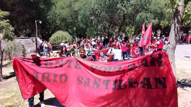 Encabezando la marcha.