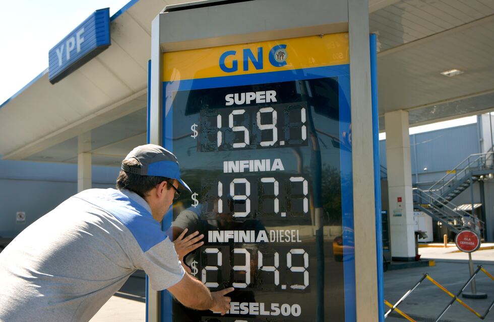 Postergan la suba del precio de los combustibles y las petroleras evalúan cuándo aplicar el aumento pactado