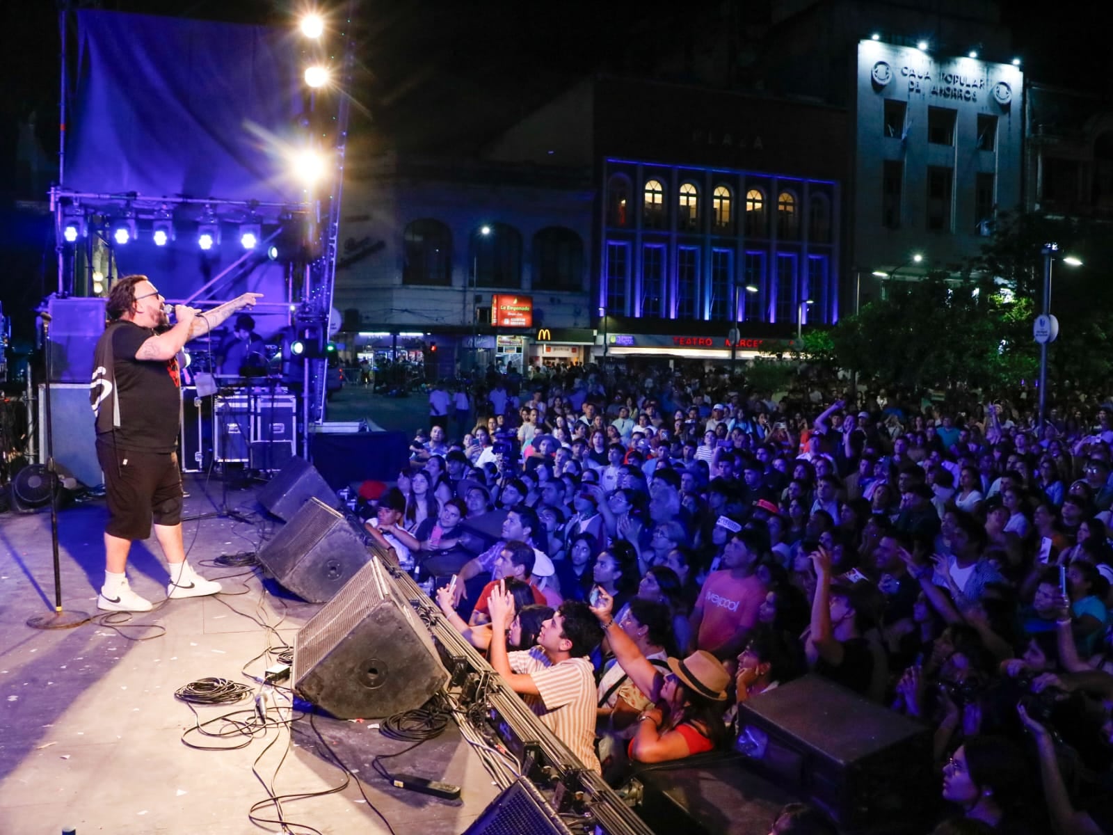Con casi seis mil bailarines y artistas de renombre, la Plaza Independencia fue epicentro de la celebración cultural más importante del año.