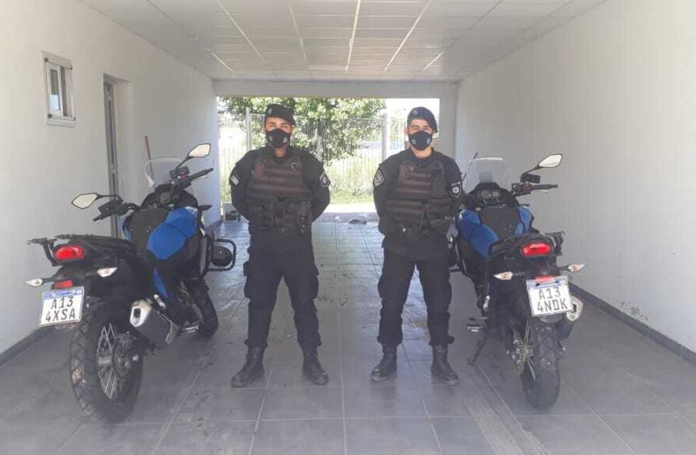 Policías lograron rescatar a dos niños que quedaron atrapados en medio de un incendio