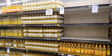 Los supermercados están recibiendo hasta un 50% menos de productos.