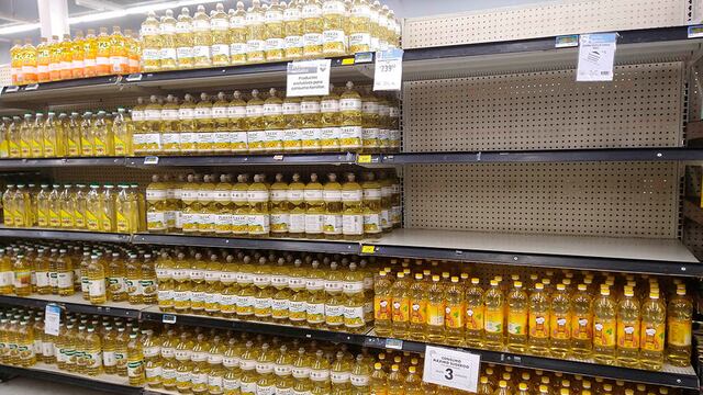 Los supermercados están recibiendo hasta un 50% menos de productos.