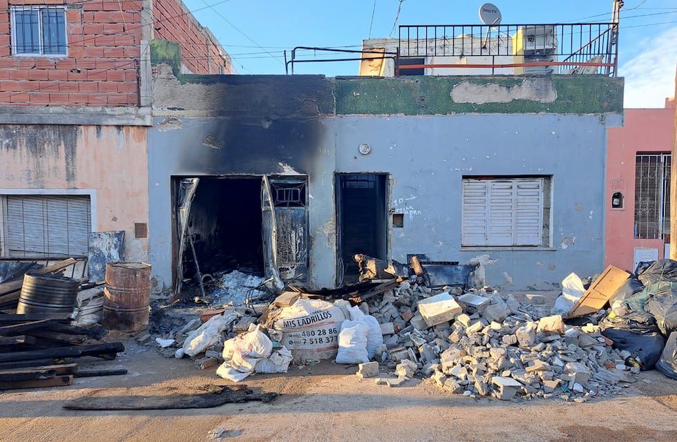 Córdoba: se incendió la cochera de una casa donde vivía una joven madre con sus tres hijos