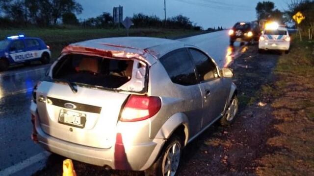Un policía perdió el control de su coche y volcó en Valle Hermoso.