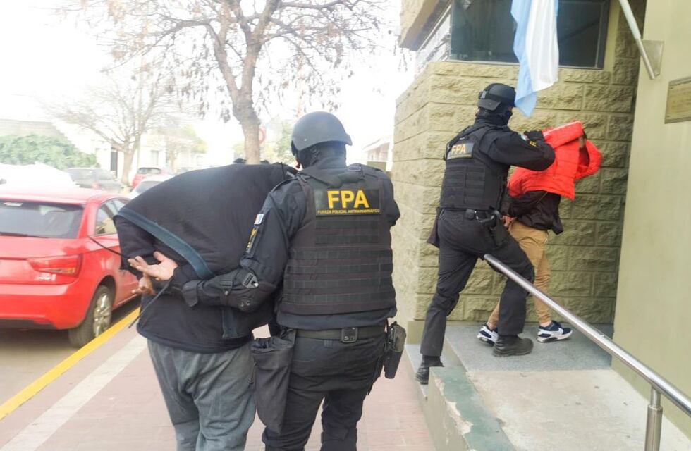 Córdoba: desbarataron dos puntos de venta de drogas y descubrieron más de 2.500 dosis