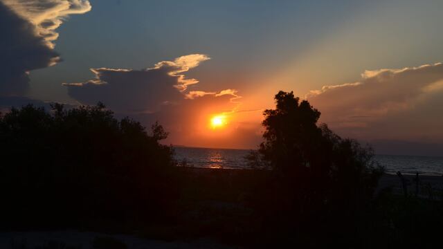 Miramar de Ansenuza entre nubes