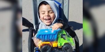 Robaron la silla de ruedas de un niño mendocino con parálisis cerebral y piden ayuda para recuperarla.