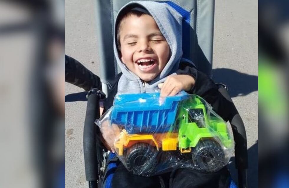 Robaron la silla de ruedas de un niño mendocino con parálisis cerebral y piden ayuda para recuperarla