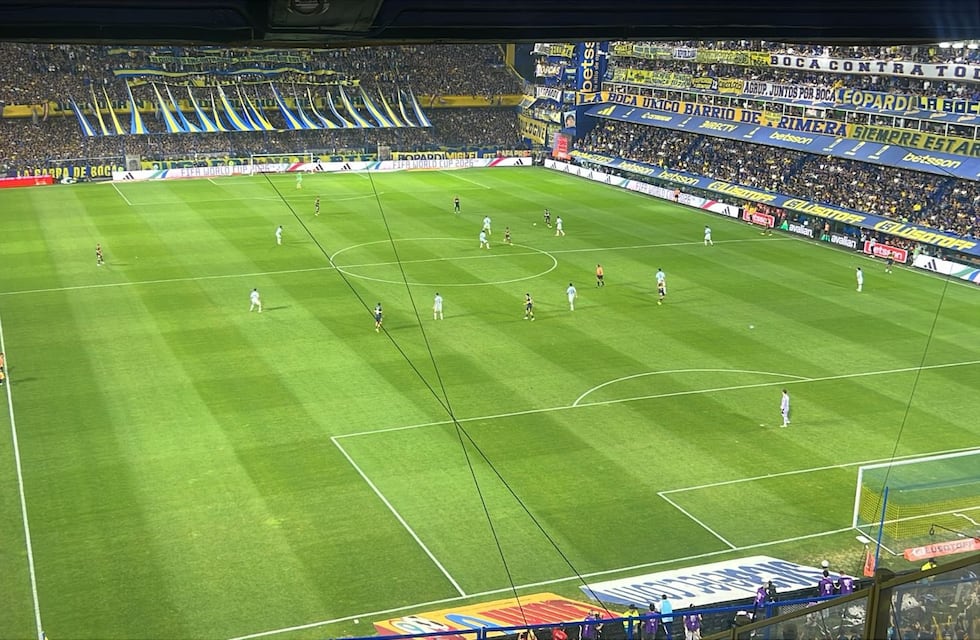 En La Bombonera siguen recibiendo a famosos: Duki estuvo en un palco mirando Boca - Racing
