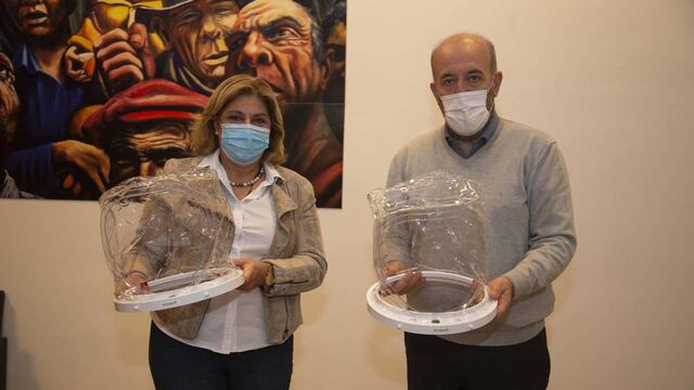 Entrega de cascos helmet