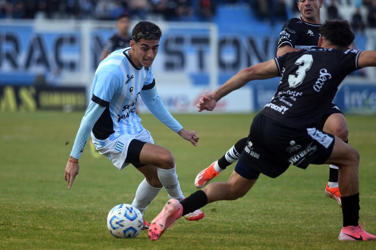 Racing Vs All Boys en Nueva Italia. Ramiro Pereyra / La Voz