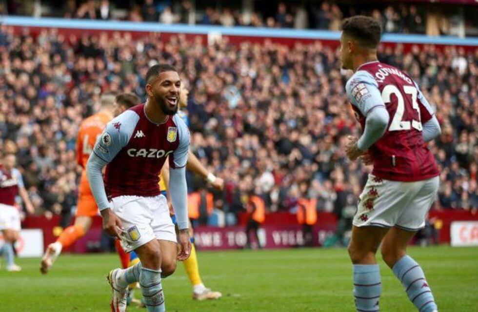 ¡Categoría pura! El golazo olimpico que hace avanzar de fase al Aston Villa del “Dibu” Martínez