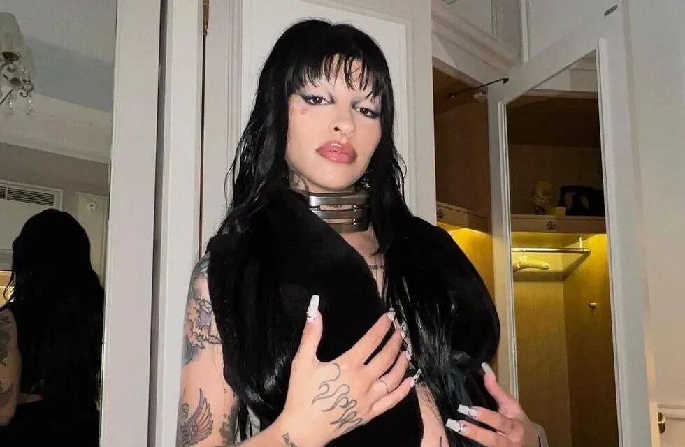 El impactante look de Cazzu para el Paris Fashion Week: “Mi pancita se marca toda”