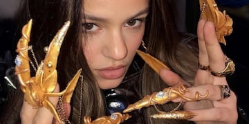 Rosalía explicó el motivo por el cuál ya no lleva sus famosas uñas largas como garra