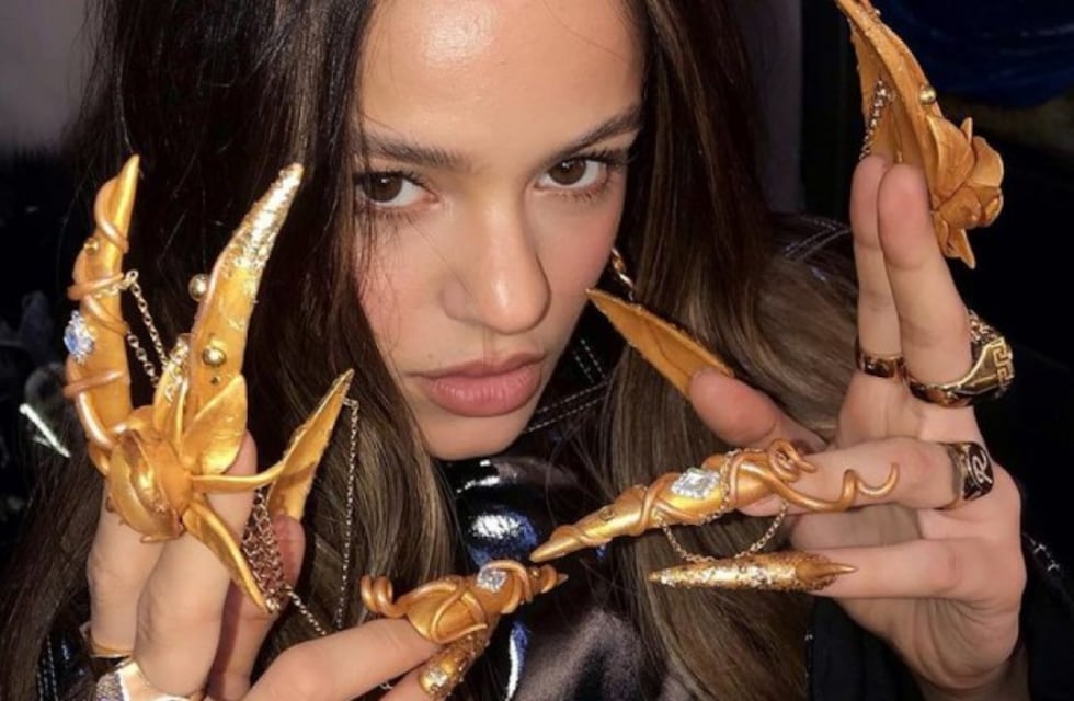 Rosalía explicó el verdadero motivo por el cuál ya no lleva sus famosas uñas largas como garra