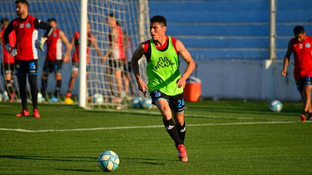 Tobías Ostchega tendría una nueva oportunidad marcando la punta izquierda en Belgrano (Nicolás Bravo/Archivo).