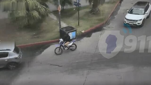 La detención se logró después de que el motociclista intentó evadir un control policial en la ciudad de Córdoba.